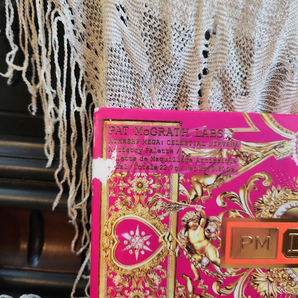 PAT MCGRATH EYESHADOW PALLETTE,,,see pics outer box has blemish as pictured - Picture 2 of 6